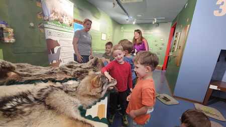 foto Otroci v spoznavanju narave